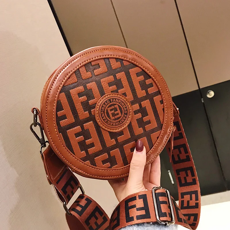 New Letter Small Round Bags Summer New Wide Shoulder Strap Female Bag Trend Single Shoulder Messenger Bag Personality Wild Bag
New Letter Small Round Bags Summer New Wide Shoulder Strap Female Bag Trend Single Shoulder Messenger Bag Personality Wild Bag