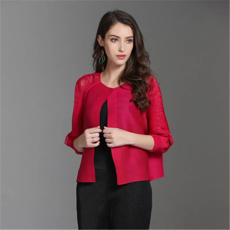 Miyake folds openwork jacket 2019 autumn new style pleated blouse loose stretch slimming large size senior female tops
Miyake folds openwork jacket 2019 autumn new style pleated blouse loose stretch slimming large size senior female tops