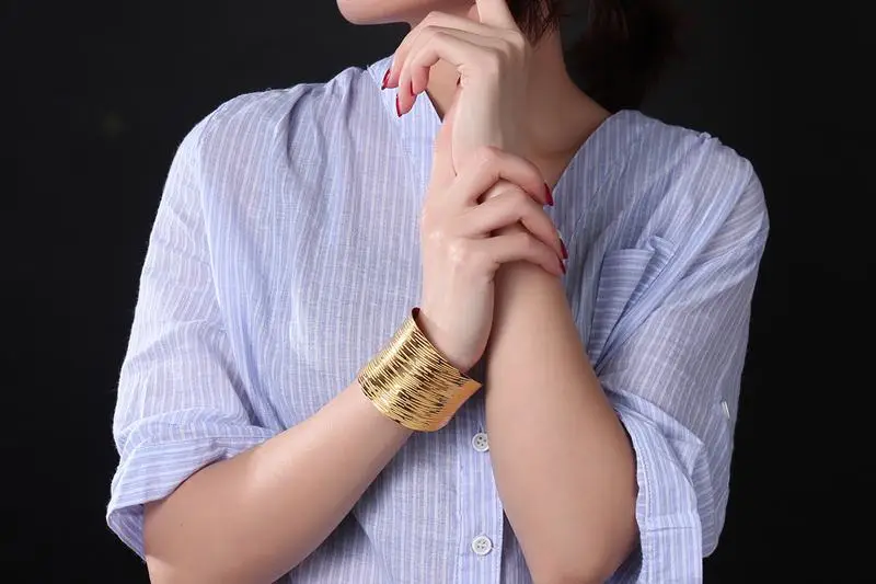 Hot Sales Vintage Style Retro Rose Gold Colors Ladies Bracelets Wide Shape Bangles For Women Cuff Opened Jewelry Party Gift
Hot Sales Vintage Style Retro Rose Gold Colors Ladies Bracelets Wide Shape Bangles For Women Cuff Opened Jewelry Party Gift