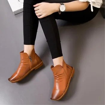 New casual genuine Leather women's booties Autumn winter hot fashion retro flat women's boots Comfortable stable mother's shoes
New casual genuine Leather women's booties Autumn winter hot fashion retro flat women's boots Comfortable stable mother's shoes