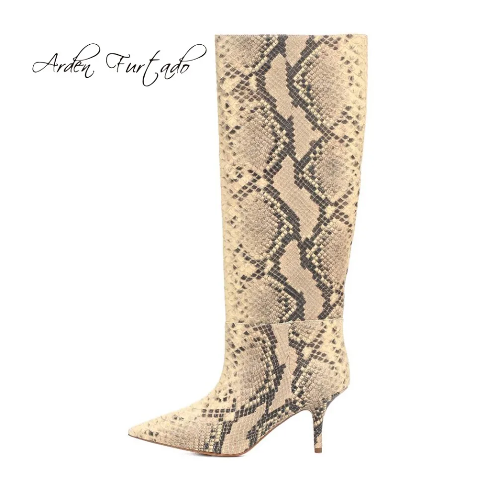 Arden Furtado 2019 autumn winter serpentine pleated fashion knee high boots high heels 10cm pointed toe big size women's shoes
Arden Furtado 2019 autumn winter serpentine pleated fashion knee high boots high heels 10cm pointed toe big size women's shoes