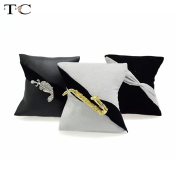 Wholesale High Quality Cuffilinks Display Holder Cufflink Showing Pillow Organizer 8*9*5cm
Wholesale High Quality Cuffilinks Display Holder Cufflink Showing Pillow Organizer 8*9*5cm