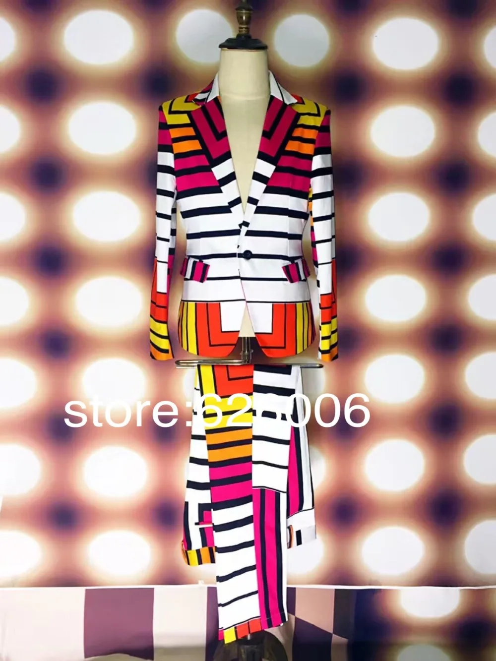 New Men's Personality Geometry Slim Suit Costumes Nightclub Male DJ club guests stage show performance set stage show wear
New Men's Personality Geometry Slim Suit Costumes Nightclub Male DJ club guests stage show performance set stage show wear