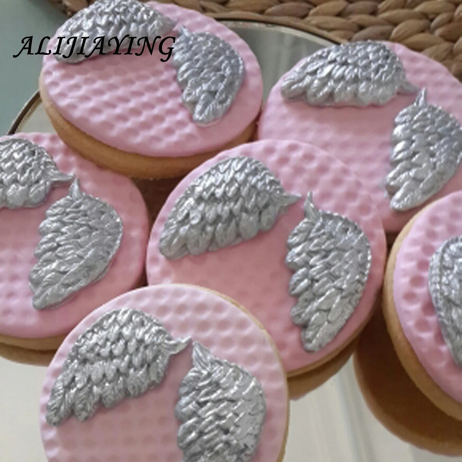 Sugarcraft Fondant Molds Silicone Cake Mold Angel Wings Shape Chocolate Soap Moulds Cake Stencils DIY Kitchen Baking Tools D0955
Sugarcraft Fondant Molds Silicone Cake Mold Angel Wings Shape Chocolate Soap Moulds Cake Stencils DIY Kitchen Baking Tools D0955