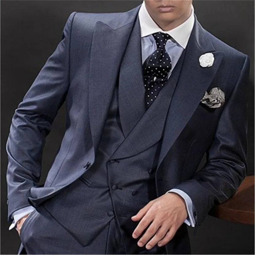 New Navy Blue Italian Men Suit 3 Piece Double Breasted Formal Skinny Custom Prom Blazer Masculino 096 (Jacket+Pants+Vest+Tie)
New Navy Blue Italian Men Suit 3 Piece Double Breasted Formal Skinny Custom Prom Blazer Masculino 096 (Jacket+Pants+Vest+Tie)