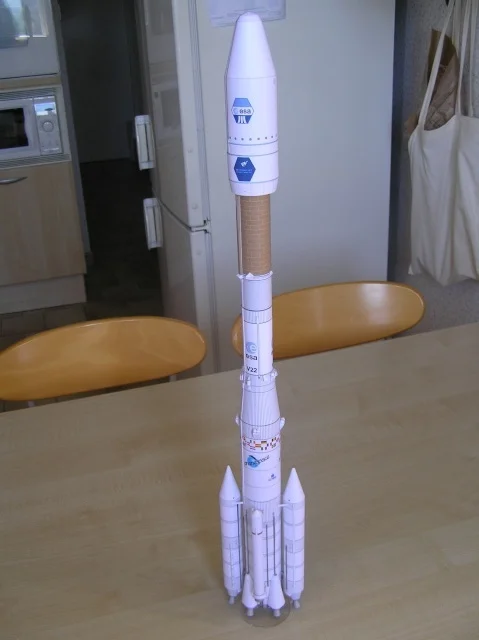 High quality The European Ariane 4 rocket Paper Model Kit 
High quality The European Ariane 4 rocket Paper Model Kit