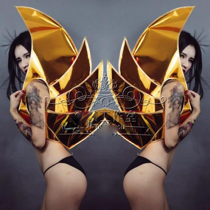 Men women models catwalk space show party Gold silver mirror shoulder wear Science technology future costume
Men women models catwalk space show party Gold silver mirror shoulder wear Science technology future costume