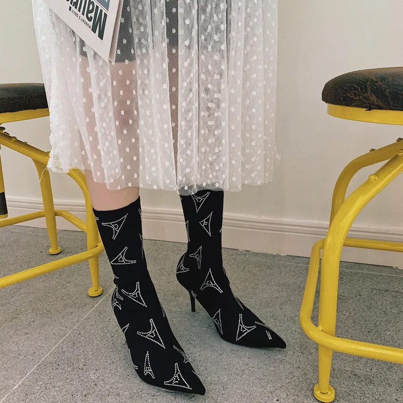 Personality Runway Shoes Woman Boots Knife Crystal-embellished Stretch-Satin Ankle Boots 2019 Early Autumn Latest Fashion Women
Personality Runway Shoes Woman Boots Knife Crystal-embellished Stretch-Satin Ankle Boots 2019 Early Autumn Latest Fashion Women