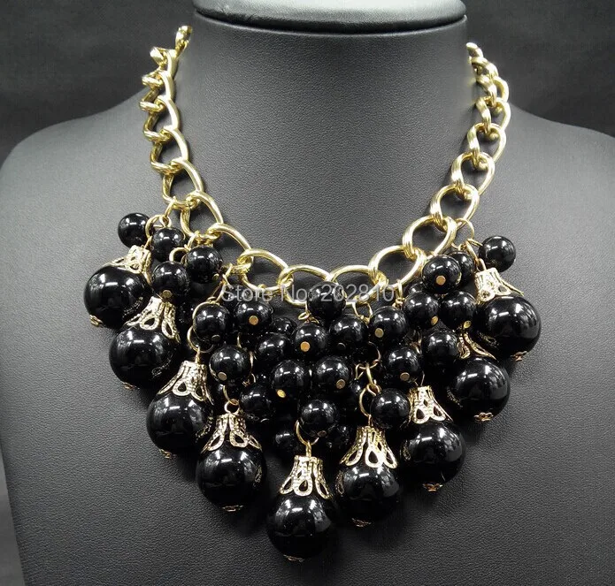 2019 winter new model Chunky big pearl pendants necklace statement gold chains necklace vintage sweater necklace for women
2019 winter new model Chunky big pearl pendants necklace statement gold chains necklace vintage sweater necklace for women