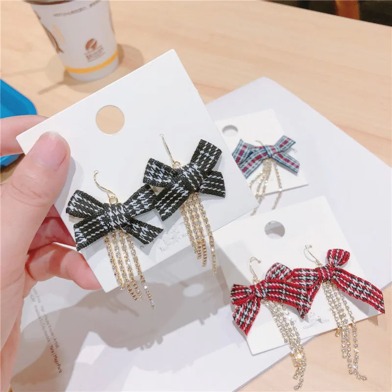 2019 New Korean Fashion Cloth Big Bow Dangle Earrings Crystal Long Tassel Drop Earring for Women Party Wedding Jewellery
2019 New Korean Fashion Cloth Big Bow Dangle Earrings Crystal Long Tassel Drop Earring for Women Party Wedding Jewellery