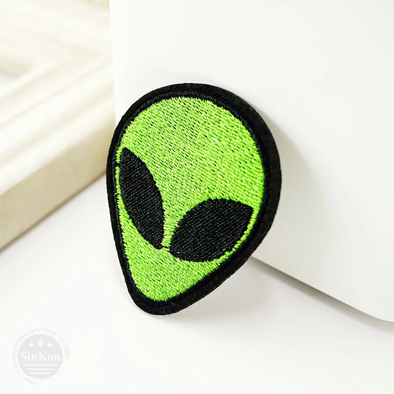 Aliens 4.3x5.2cm DIY Badge Patches Clothing Cute Cartoon Patch Fabric Sewing Embroidered Applique Jacket Jeans Clothing Badges
Aliens 4.3x5.2cm DIY Badge Patches Clothing Cute Cartoon Patch Fabric Sewing Embroidered Applique Jacket Jeans Clothing Badges