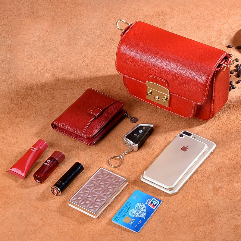 Korean version of the fashion cover leather square bag Women's cross section the leather shoulder messenger bag
Korean version of the fashion cover leather square bag Women's cross section the leather shoulder messenger bag