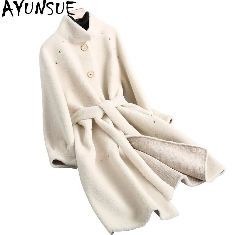 AYUNSUE 2019 Women's Fur Coat Female Winter Warm Thick Real Wool Shearing Jacket Long Composite Fur Coats With Belt 18023 YQ1757
AYUNSUE 2019 Women's Fur Coat Female Winter Warm Thick Real Wool Shearing Jacket Long Composite Fur Coats With Belt 18023 YQ1757