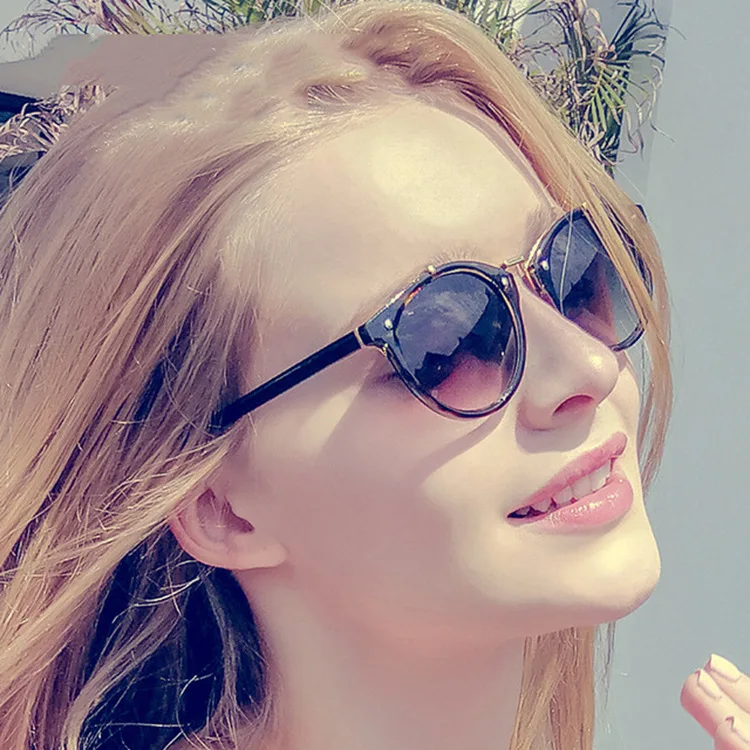 ZXWLYXGX 2019 New Sunglasses Women Men Brand Wholesale EyewearFashion retro men and women sun glasses wild ocean UV400
ZXWLYXGX 2019 New Sunglasses Women Men Brand Wholesale EyewearFashion retro men and women sun glasses wild ocean UV400