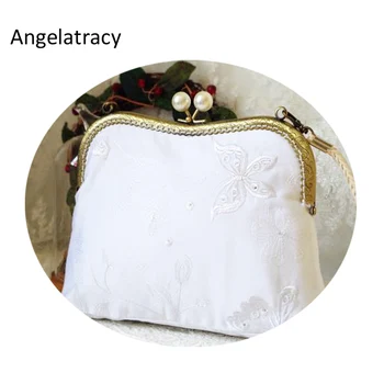 Angelatracy 2018 White Women Handbag Embroidery Cotton White Bag Vintage Metal Frame Bags with Pearls Retro Clutch bolsos mujer
Angelatracy 2018 White Women Handbag Embroidery Cotton White Bag Vintage Metal Frame Bags with Pearls Retro Clutch bolsos mujer