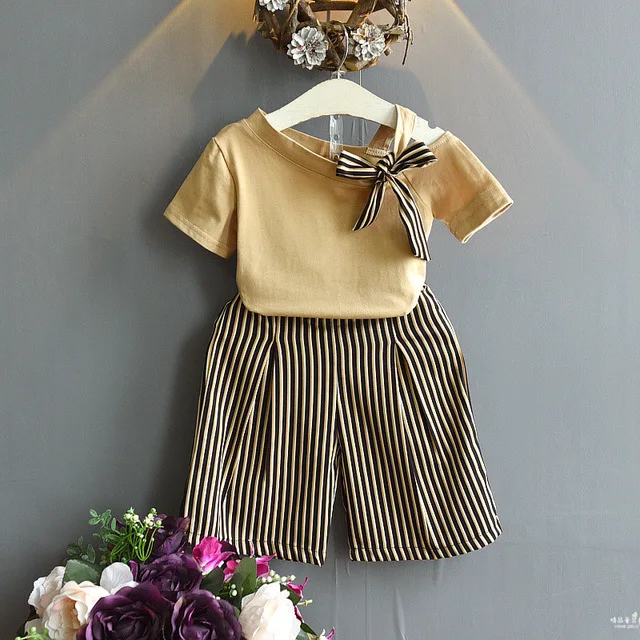 2019 Summer Brand New Baby Girl Clothes Short Sleeve Solid Color Bowtie T-shirt + Stripe Pants Two-Piece Set Of Kid Clothes
2019 Summer Brand New Baby Girl Clothes Short Sleeve Solid Color Bowtie T-shirt + Stripe Pants Two-Piece Set Of Kid Clothes