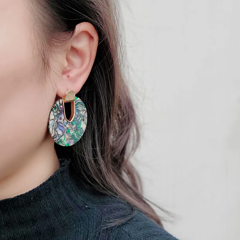 JURAN Women fashion round metal acrylic Geometric stud earrings Unique Design U Shape Statement Earrings Wedding Brincos Jewelry
JURAN Women fashion round metal acrylic Geometric stud earrings Unique Design U Shape Statement Earrings Wedding Brincos Jewelry