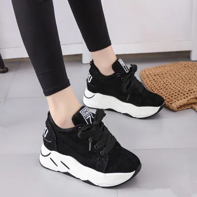 Autumn hot lace women's thick-soled running shoes wild students low to help high-heeled casual shoes.
Autumn hot lace women's thick-soled running shoes wild students low to help high-heeled casual shoes.