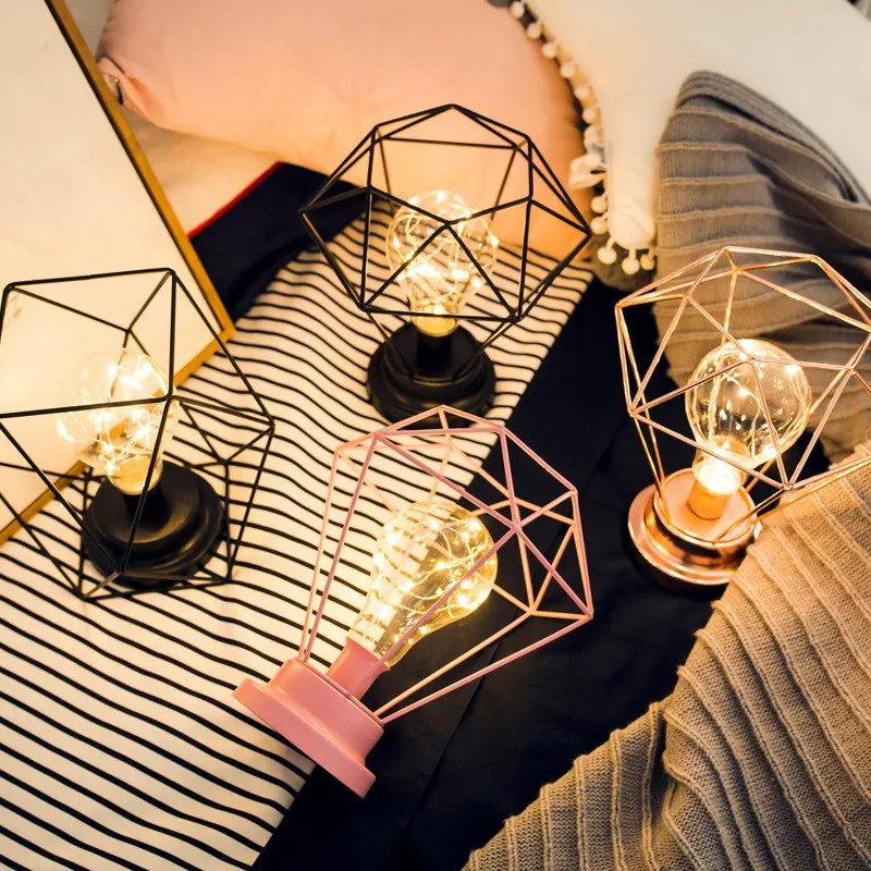 Iron Geometric USB Lamp Decoration Creative Metal Candlestick Retro LED Light Ornament Desktop DIY Home Figurine Decor Craft
Iron Geometric USB Lamp Decoration Creative Metal Candlestick Retro LED Light Ornament Desktop DIY Home Figurine Decor Craft