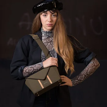 Gianniserra Adelaide Carta CONTINUOUS LINE Mini Bag model Bighty military green- Collection Garly V.2 ACBFW171809 made in Italy
Gianniserra Adelaide Carta CONTINUOUS LINE Mini Bag model Bighty military green- Collection Garly V.2 ACBFW171809 made in Italy