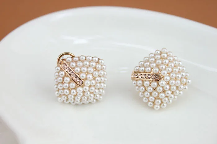 Fashion Stud Earrings pearl for Women luxury Christmas earing Accessories Crystal Rhinestone earring Gifts
Fashion Stud Earrings pearl for Women luxury Christmas earing Accessories Crystal Rhinestone earring Gifts