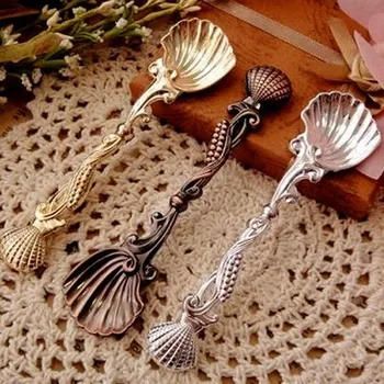 Wholesale Zakka vintage fashion exquisite royal shell spoon small coffee spoon flavorfully dessert spoon mixing spoon
Wholesale Zakka vintage fashion exquisite royal shell spoon small coffee spoon flavorfully dessert spoon mixing spoon