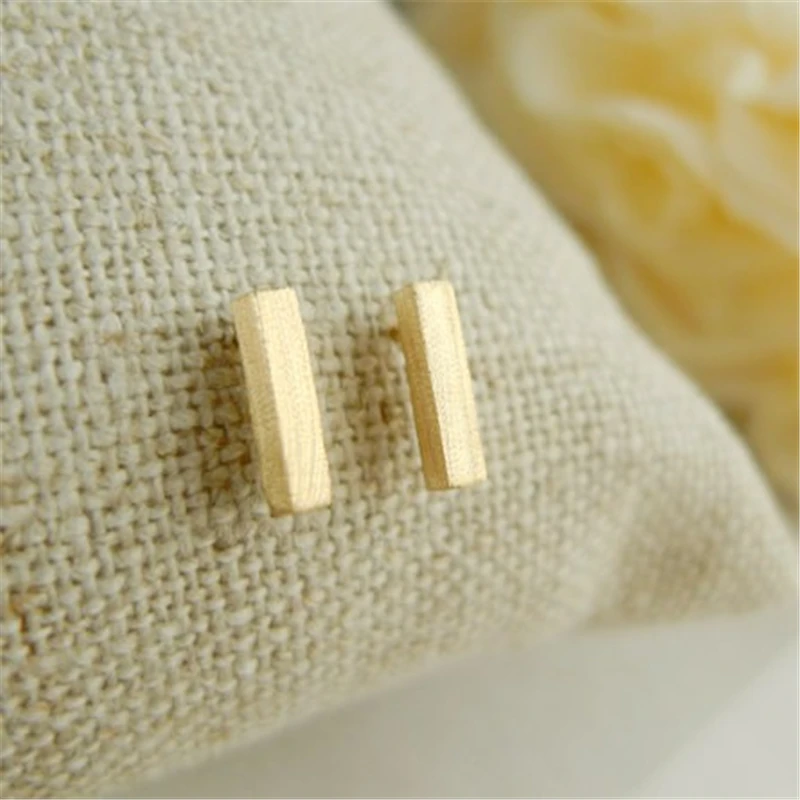 Simple Design Brushed Bar Earring Jewelry Easy To Match Charm Brushed Bar Earring Stud For Women Everyday Wear
Simple Design Brushed Bar Earring Jewelry Easy To Match Charm Brushed Bar Earring Stud For Women Everyday Wear