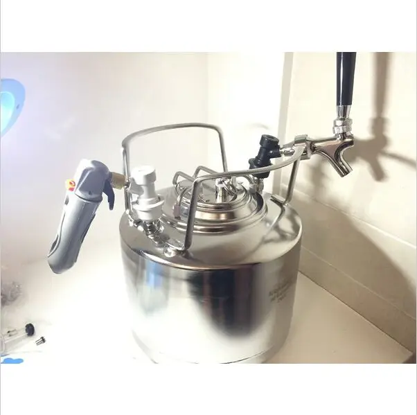 6L Cornelius style Stainless Steel Beer Keg & beer faucet tap & co2 keg charger kit,homebrew set
6L Cornelius style Stainless Steel Beer Keg & beer faucet tap & co2 keg charger kit,homebrew set