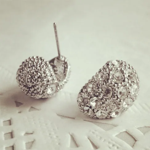 Europe and America 2016 New Beautiful Fashion Three Colors Crystal Crescent Earrings Elegant Stud Earrings For Women
Europe and America 2016 New Beautiful Fashion Three Colors Crystal Crescent Earrings Elegant Stud Earrings For Women