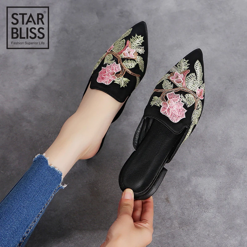 Embroidered Roses Wild Net Red Slippers Sandals Mules Shoes Beach Pointed Women's Shoes Wedding Diamond Sequins Flower Decor
Embroidered Roses Wild Net Red Slippers Sandals Mules Shoes Beach Pointed Women's Shoes Wedding Diamond Sequins Flower Decor