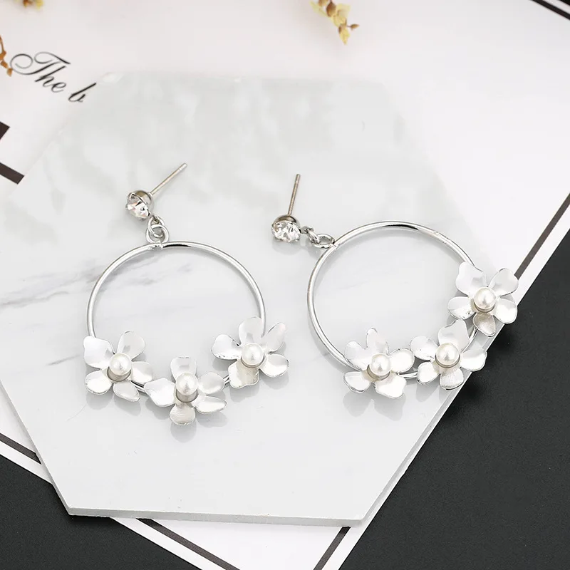 Fashion Metal Big Circle Flower Zircon Earrings 2019 Women's Earring Korean Cute Female Jewelry Accessories For Girls Women Gift
Fashion Metal Big Circle Flower Zircon Earrings 2019 Women's Earring Korean Cute Female Jewelry Accessories For Girls Women Gift
