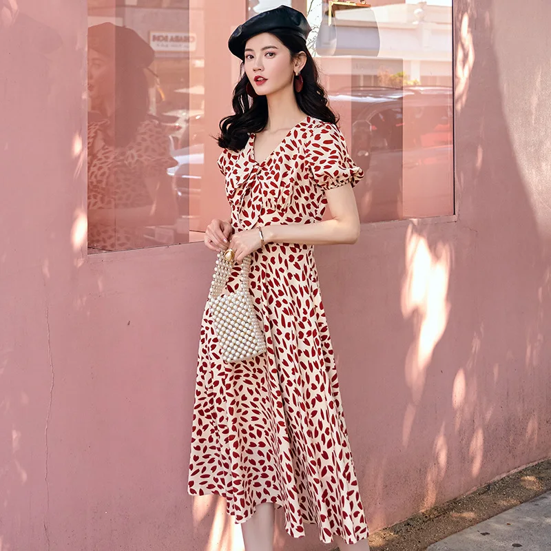 High Street Fashion Color Dress Woman Summer Long Dresses 2019 New Chic V-neck Cravat Design High Waist Pleated Hem Women Dress
High Street Fashion Color Dress Woman Summer Long Dresses 2019 New Chic V-neck Cravat Design High Waist Pleated Hem Women Dress