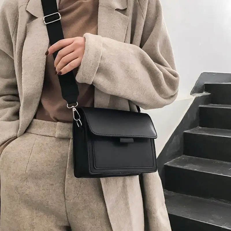 CROSHO The New Ins Fashion Trend for Spring Is A Retro One shoulder Crossbody Bags Wide Shoulder Strap and Small Square Bag
CROSHO The New Ins Fashion Trend for Spring Is A Retro One shoulder Crossbody Bags Wide Shoulder Strap and Small Square Bag