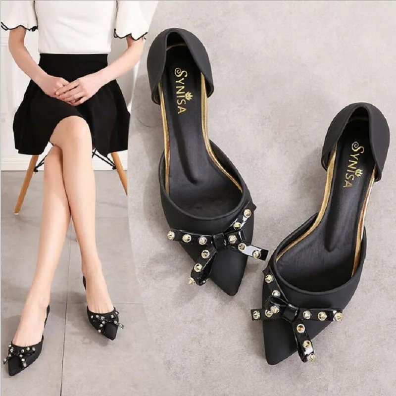 Summer Fashion Simple Fashion Style PVC Bowknot Rivet Shallow Women Beach Sandals Slip-On Vacation Lady Jelly Shoes 20190520
Summer Fashion Simple Fashion Style PVC Bowknot Rivet Shallow Women Beach Sandals Slip-On Vacation Lady Jelly Shoes 20190520