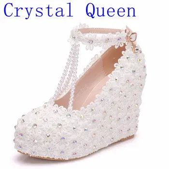 Crystal Queen New Fashion White Wedges Wedding Pumps Sweet White Flower Lace Pearl Platform Pump Shoes Bride Dress High Heels
Crystal Queen New Fashion White Wedges Wedding Pumps Sweet White Flower Lace Pearl Platform Pump Shoes Bride Dress High Heels