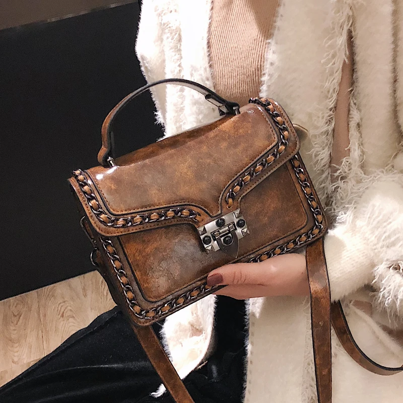 Chains knitting women totes messenger V bags leather designer Plug lock shoulder Pearl decoration Crossbody bag fashion handbags
Chains knitting women totes messenger V bags leather designer Plug lock shoulder Pearl decoration Crossbody bag fashion handbags