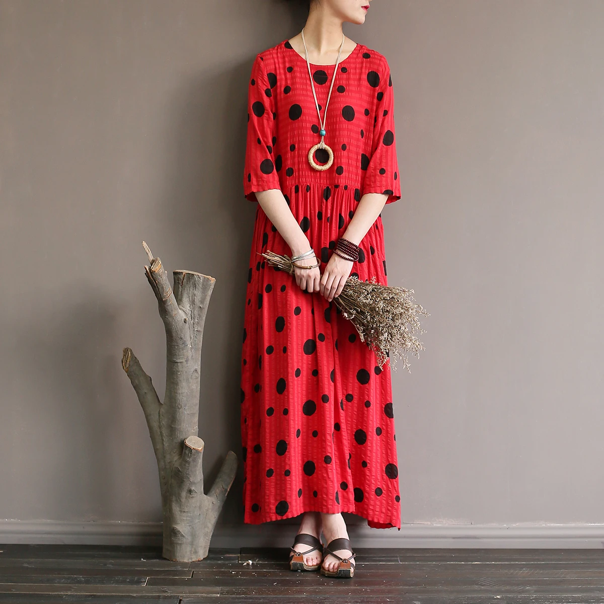 Johanture New 2019 Solid Color Wave Point Dresses O-Neck Half Sleeve High Waist Summer Women Vintage Loose Ankle-Length Dresses
Johanture New 2019 Solid Color Wave Point Dresses O-Neck Half Sleeve High Waist Summer Women Vintage Loose Ankle-Length Dresses