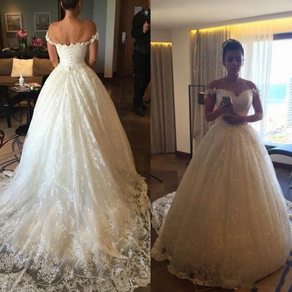 2021 New Luxurious V-neck A-line Wedding Dresses Button up Back Tulle Appliques Formal Bridal Dresses Wedding Gowns
2021 New Luxurious V-neck A-line Wedding Dresses Button up Back Tulle Appliques Formal Bridal Dresses Wedding Gowns