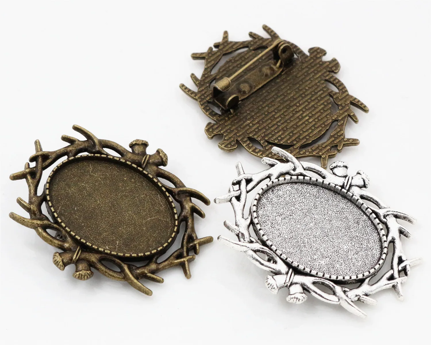 3pcs 18x25mm Inner Size Antique Silver and Bronze Brooch Pin Classic Style Cameo Cabochon Base Setting
3pcs 18x25mm Inner Size Antique Silver and Bronze Brooch Pin Classic Style Cameo Cabochon Base Setting