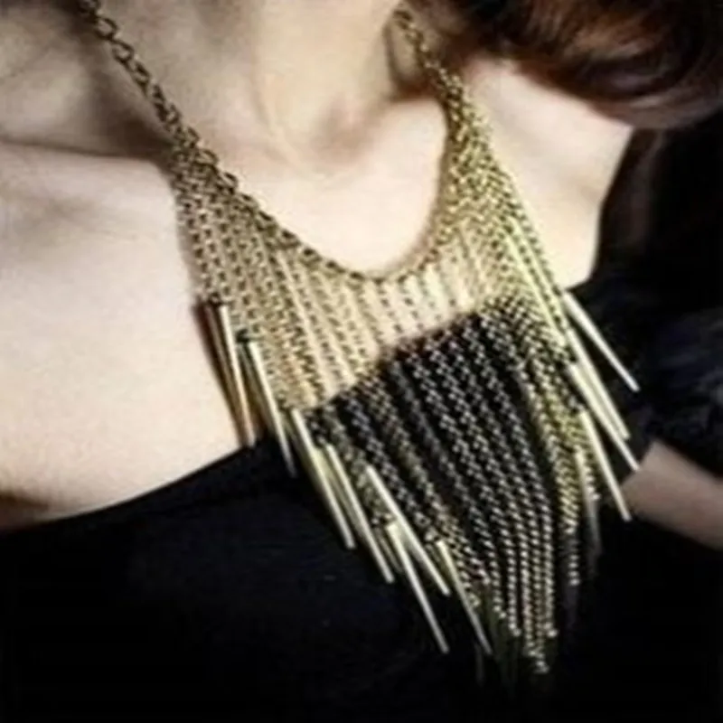 Фото Модное преувеличенное ожерелье с длинными кисточками шипами бахромой воротник