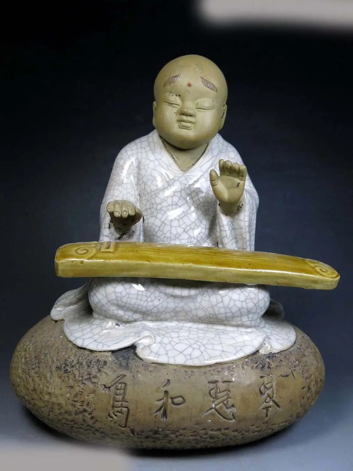 11" China handmade Pottery sculpture beautiful fine Monk play the zither Statue
11" China handmade Pottery sculpture beautiful fine Monk play the zither Statue