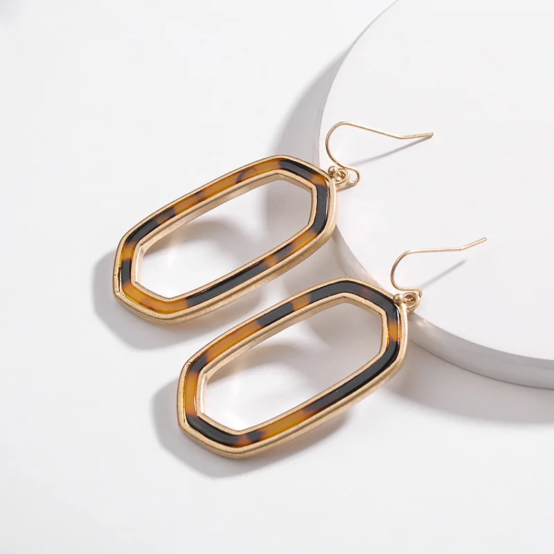 ZWPON 2018 Fashion Hollow Oval Frame Leopard Earrings for Women Simple Geometric Jewelry Acetic Statement Earrings Wholesale
ZWPON 2018 Fashion Hollow Oval Frame Leopard Earrings for Women Simple Geometric Jewelry Acetic Statement Earrings Wholesale