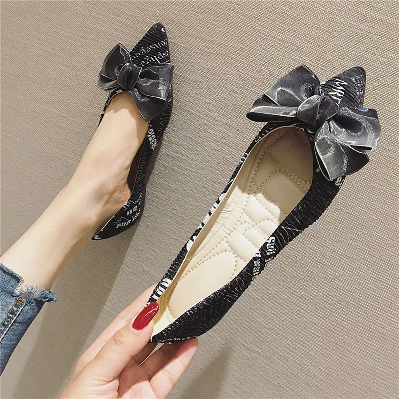 Fashion Shoes Women Flats 2019 Pointed toe Casual Shoes Slip-on Office Ladies Shoes Butterfly knot Plus Size A1332
Fashion Shoes Women Flats 2019 Pointed toe Casual Shoes Slip-on Office Ladies Shoes Butterfly knot Plus Size A1332