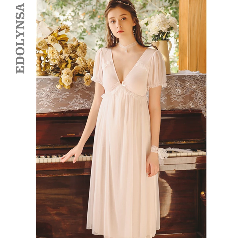 2019 Hot Honeymoon Nightdress Sexy Deep V-Neck Puff Sleeve Cotton Lining Women Night Wear Home Dress Robe Elegant Nightgown T482
2019 Hot Honeymoon Nightdress Sexy Deep V-Neck Puff Sleeve Cotton Lining Women Night Wear Home Dress Robe Elegant Nightgown T482