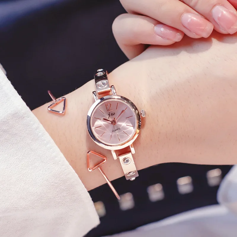 Exquisite Women Watches 2018 New Fashion Ladies Bracelet Watch Luxury Stainless Steel Chain Female Quartz Watch Relogio Feminino
Exquisite Women Watches 2018 New Fashion Ladies Bracelet Watch Luxury Stainless Steel Chain Female Quartz Watch Relogio Feminino