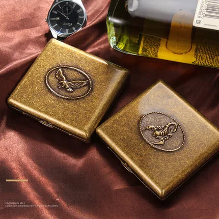 Hold 20pcs Eagle Scorpion Pattern Men Thin Cigarette Case Metal Cigarette Box Slim Portable Storage Sealed Fashion Gifts
Hold 20pcs Eagle Scorpion Pattern Men Thin Cigarette Case Metal Cigarette Box Slim Portable Storage Sealed Fashion Gifts
