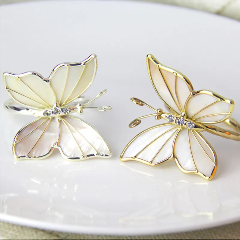 Creative European Gold/Silver 2pcs Butterfly Napkin rings Buckle Dating wedding table decoration Diamond Napkin holder
Creative European Gold/Silver 2pcs Butterfly Napkin rings Buckle Dating wedding table decoration Diamond Napkin holder