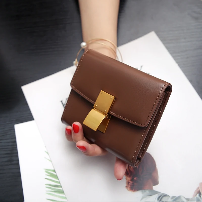 Leather female wallet simple glossy lock short paragraph purse multi-card leather wallet
Leather female wallet simple glossy lock short paragraph purse multi-card leather wallet