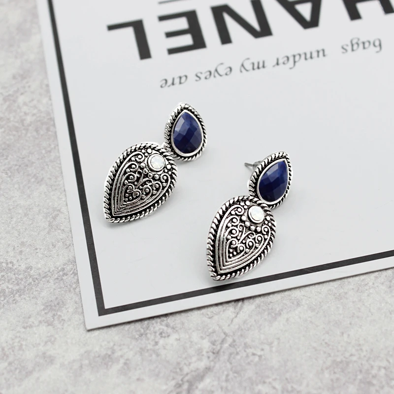 Bohemian Blue Crystal Alloy Carving Cameo Flower Bead Inlaid Earrings Ethnic Totems Elegant Ladies Party Dinner Body Jewelry
Bohemian Blue Crystal Alloy Carving Cameo Flower Bead Inlaid Earrings Ethnic Totems Elegant Ladies Party Dinner Body Jewelry