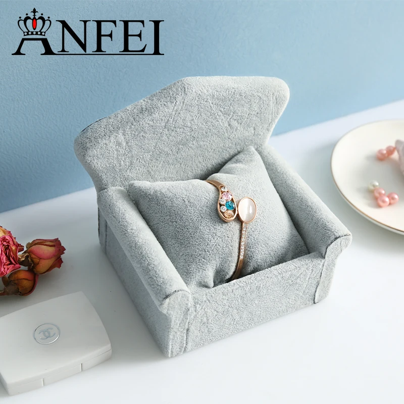 ANFEI New Gery Ice Velvet Soft Sofa Bangle Bracelet Watch Jewelry Display Stand 1 Pillow Exhibitor Boutique Shop Organizer
ANFEI New Gery Ice Velvet Soft Sofa Bangle Bracelet Watch Jewelry Display Stand 1 Pillow Exhibitor Boutique Shop Organizer